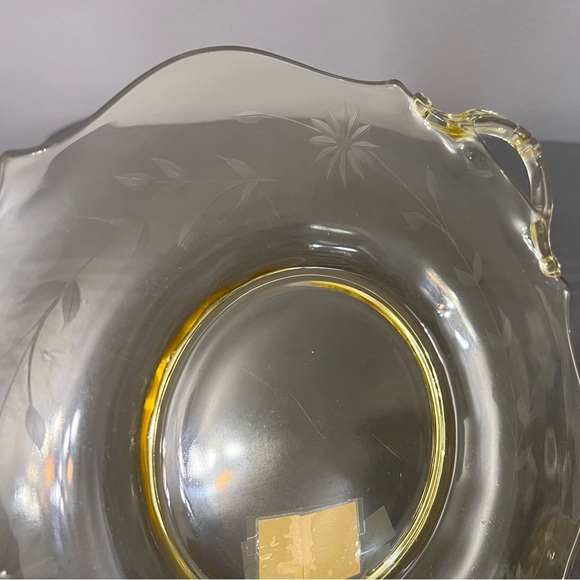 Set Of 2 1930’s Lancaster Glass Yellow Depression Glass Serving Trays - Picture 4 of 12